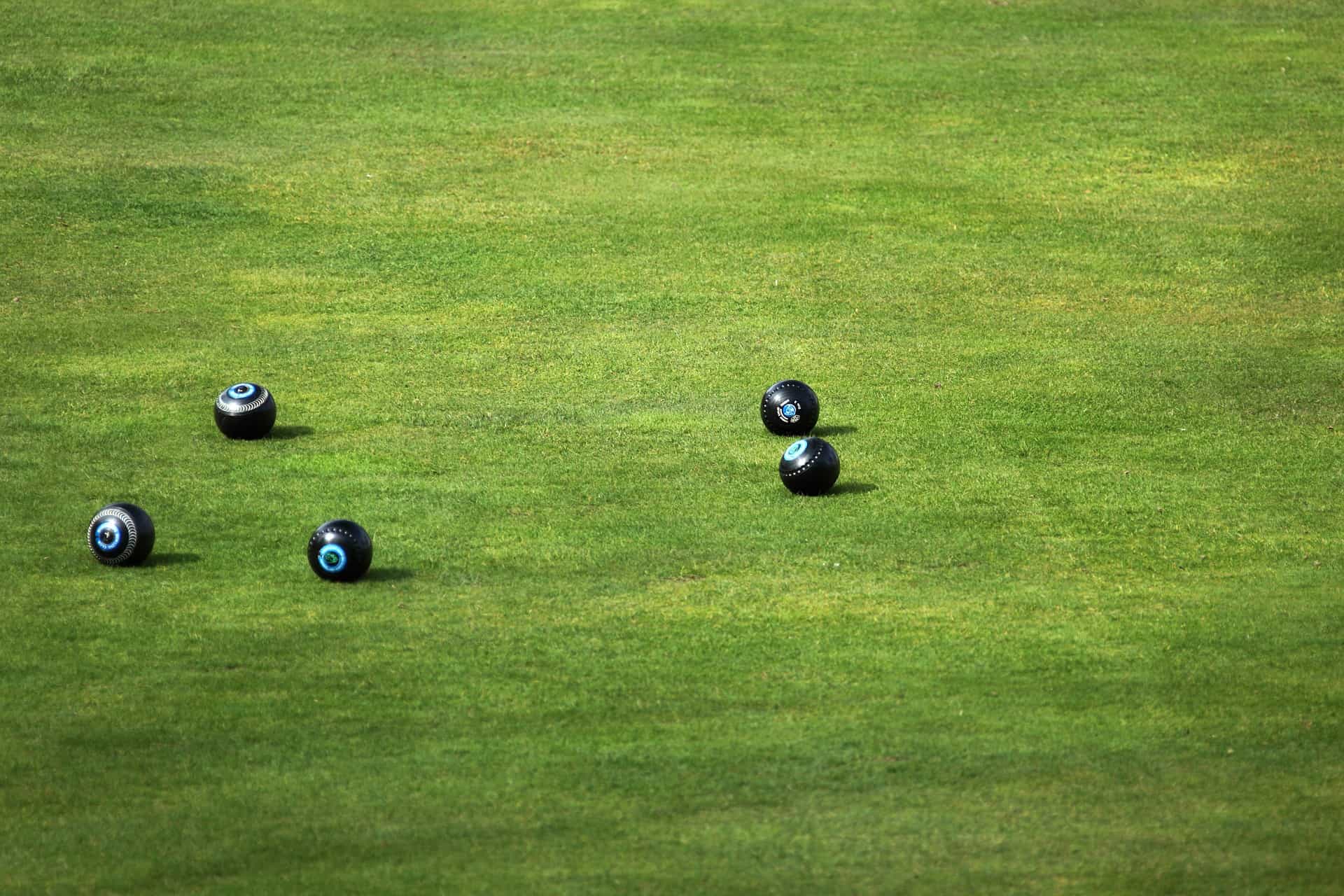 Beginners guide to lawn bowls Taylor Bowls